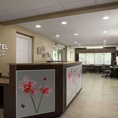 Microtel Inn & Suites By Wyndham Mineral Wells/Parkersburg Экстерьер фото