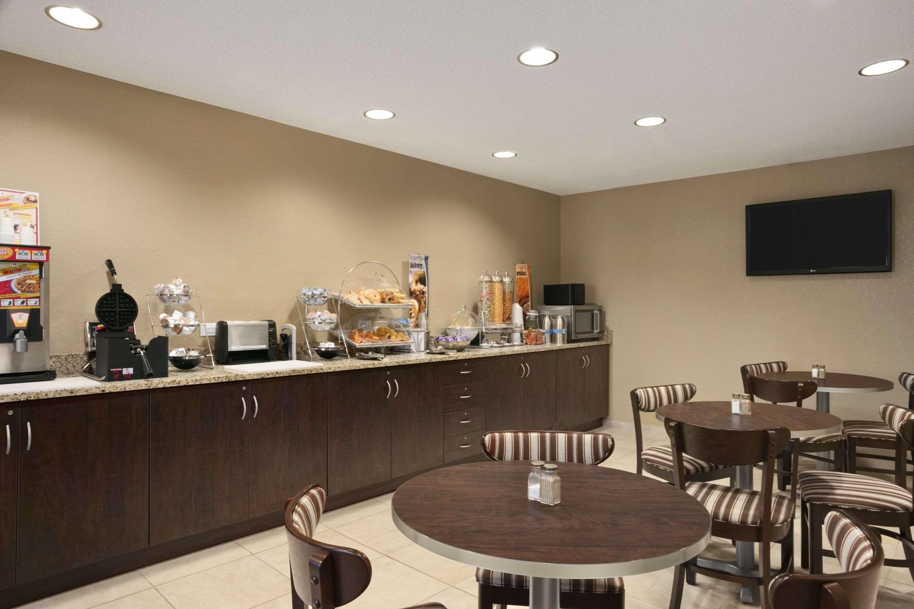 Microtel Inn & Suites By Wyndham Mineral Wells/Parkersburg Экстерьер фото
