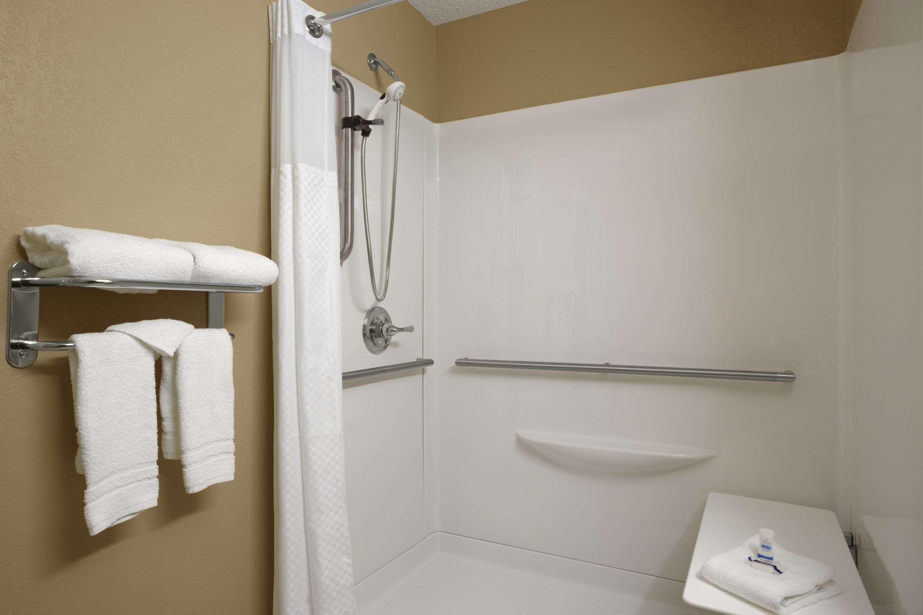 Microtel Inn & Suites By Wyndham Mineral Wells/Parkersburg Экстерьер фото