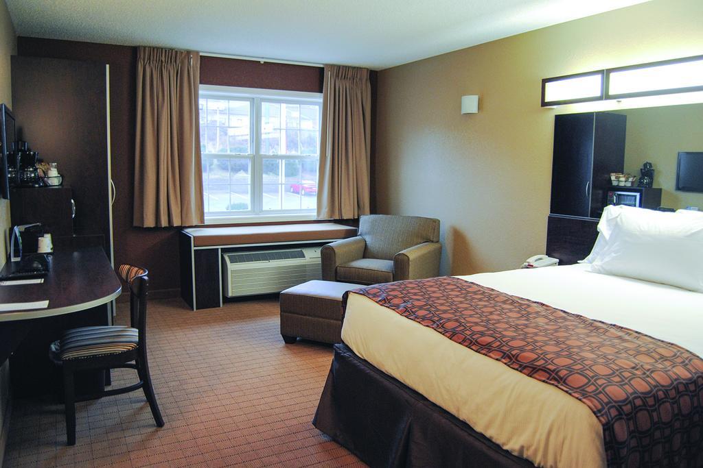 Microtel Inn & Suites By Wyndham Mineral Wells/Parkersburg Экстерьер фото