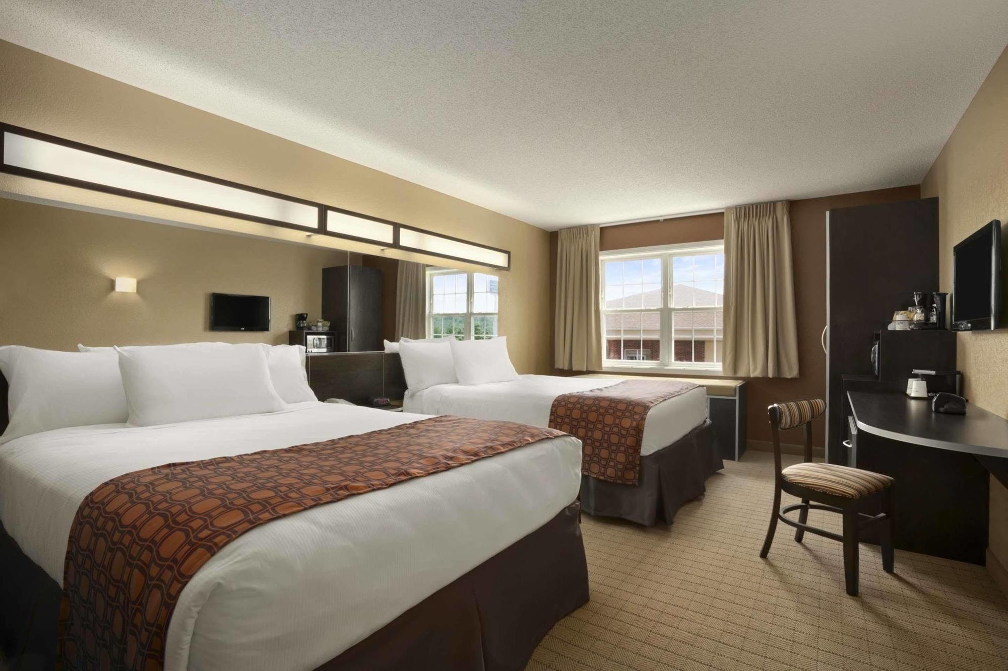 Microtel Inn & Suites By Wyndham Mineral Wells/Parkersburg Экстерьер фото
