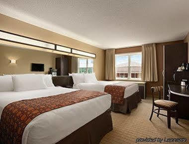 Microtel Inn & Suites By Wyndham Mineral Wells/Parkersburg Экстерьер фото
